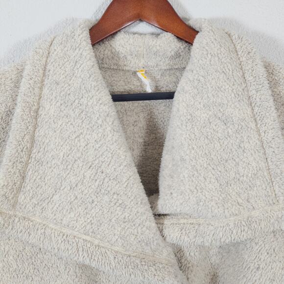 Lucy Women’s Vest Minimalist Athleisure Faux Shearling Gray Asymmetrical Size XL - Picture 3 of 10